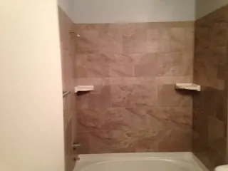 Tiled tub surround with corner shelves